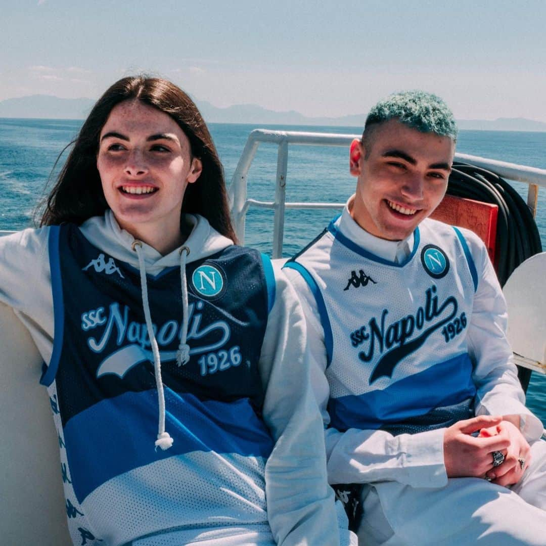 SSCナポリさんのインスタグラム写真 - (SSCナポリInstagram)「☀ Bright Italian Summer Vibes:  SSC Napoli and @kappa_sport partner up for a very special collection.  Discover more on the SSCN Web Store and on the 🛍 Brand Store Amazon.  #SummerVibes #SSCNapoli #Kappa #ForzaNapoliSempre」5月17日 19時30分 - officialsscnapoli