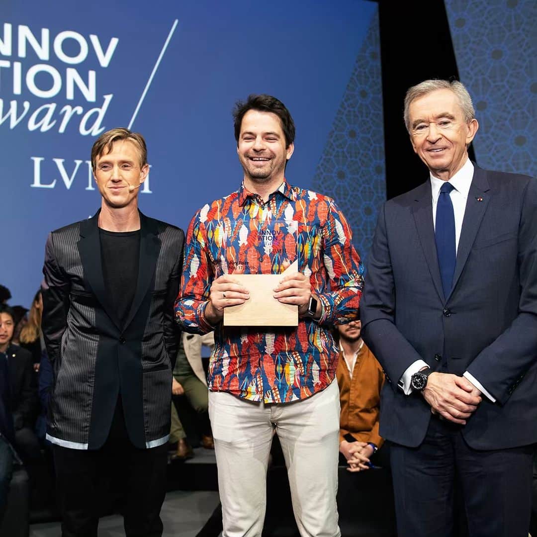 LVMHさんのインスタグラム写真 - (LVMHInstagram)「And the winner of the 2019 LVMH Innovation Award is... 3DLOOK! ⚡️🏆⭐️ Congratulations from the LVMH Group and all its Maisons.  3DLOOK was founded in 2016 in Silicon Valley by Vadim Rogovskiy, Alex Arapov and Ivan Makeev, who created a way to measure the human body using only a smartphone. The technology developed by 3DLOOK guarantees that the clothes purchased will perfectly match the measurements of the customers. 3DLOOK is the first company to successfully develop a technology able to process and measure the human body from just two photos. Its solutions empower its customers – brands, retailers and e-commerce businesses – to deliver hyper-personalized customer experiences across all channels. As the winner of the LVMH Innovation Award, 3DLOOK will receive personalized support from the LVMH Group to drive its development as part of La Maison des Startups at the Station F incubator. _ #LVMHtech #VivaTech #startups #innovation」5月17日 19時44分 - lvmh