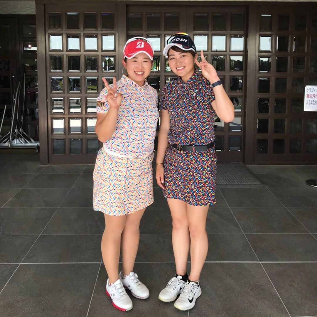 田辺ひかりのインスタグラム：「→静ヒルズレディース森ビルカップ . 私の苦手がつまったINコースに3日間負けきったぞー！かーー🙉 . 嬉しいのは、あすみさんと色違いだった事と 上手な同級生がいることしかなかった。 . 私も頑張ろー🍙🍙🍙 . #なんで #魚柄🐟」