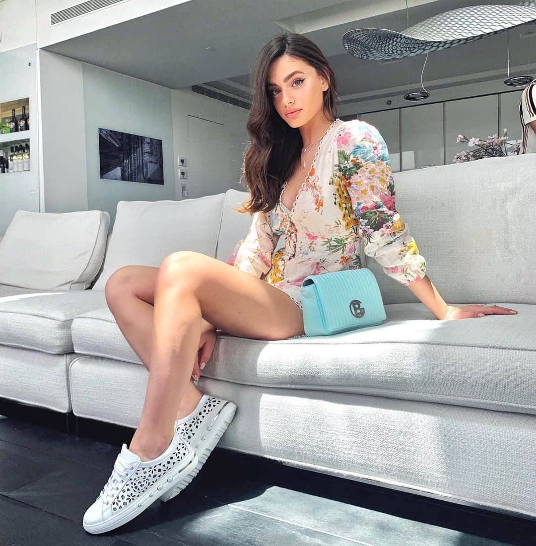 Yael Shelbiaさんのインスタグラム写真 - (Yael ShelbiaInstagram)「🌸」5月17日 19時52分 - yaelshelbia