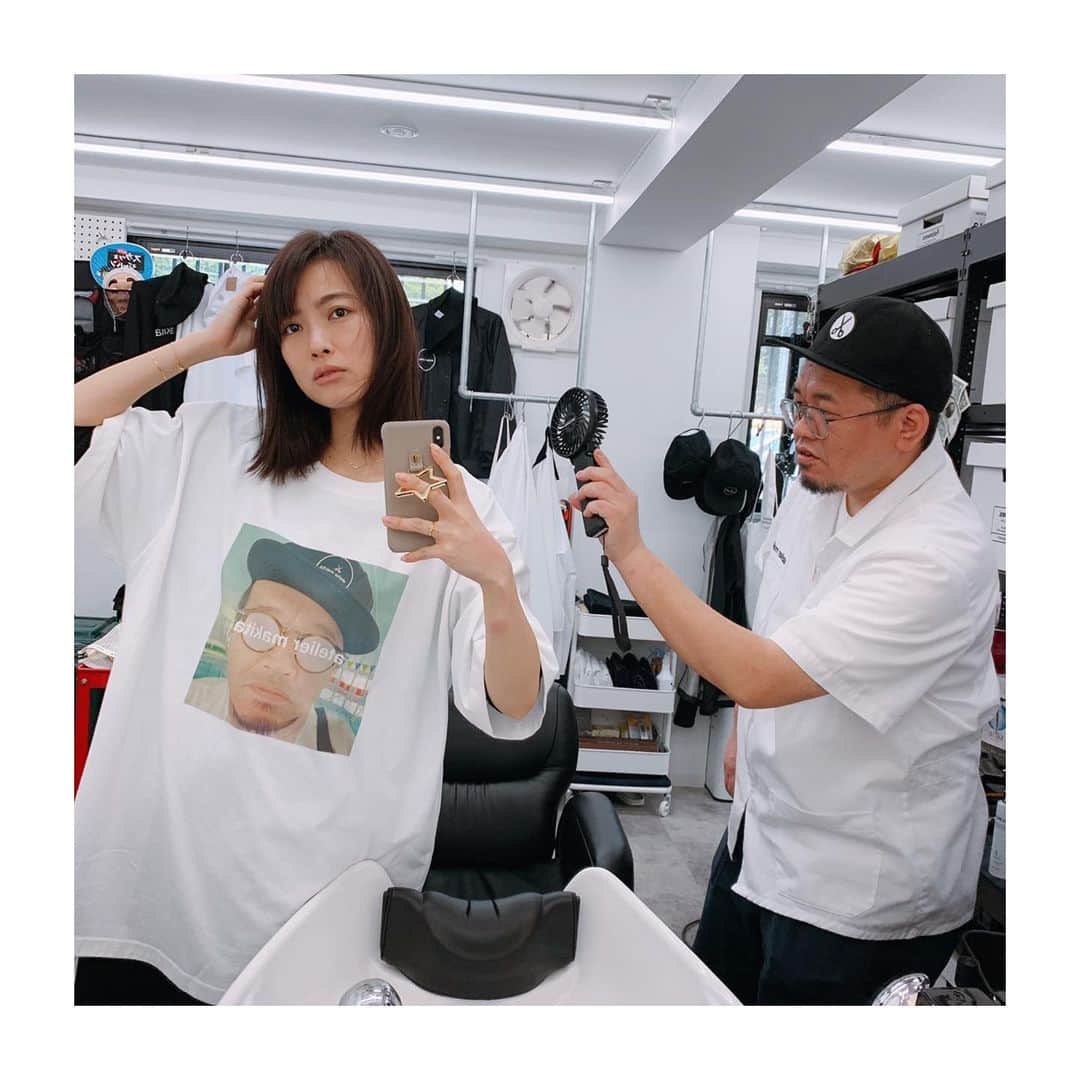 古川美有さんのインスタグラム写真 - (古川美有Instagram)「今朝はアトリエマキタへ✂︎ 落ちちゃってたカラーを少し暗めに戻してもらいました。 @mackydesu のとこに来ると、すいてないのに髪が軽ーくなる💇‍♀️ このまま少し伸ばそうかな。  売切必至？のマッキーTシャツで遊んでから帰りました笑 #アトリエマキタ #アトリエマキタのTシャツ  #オジサンTシャツ #ateliermakita #hairsalon #hadmyhairdyed #tshirt」5月17日 20時03分 - miyukogawa