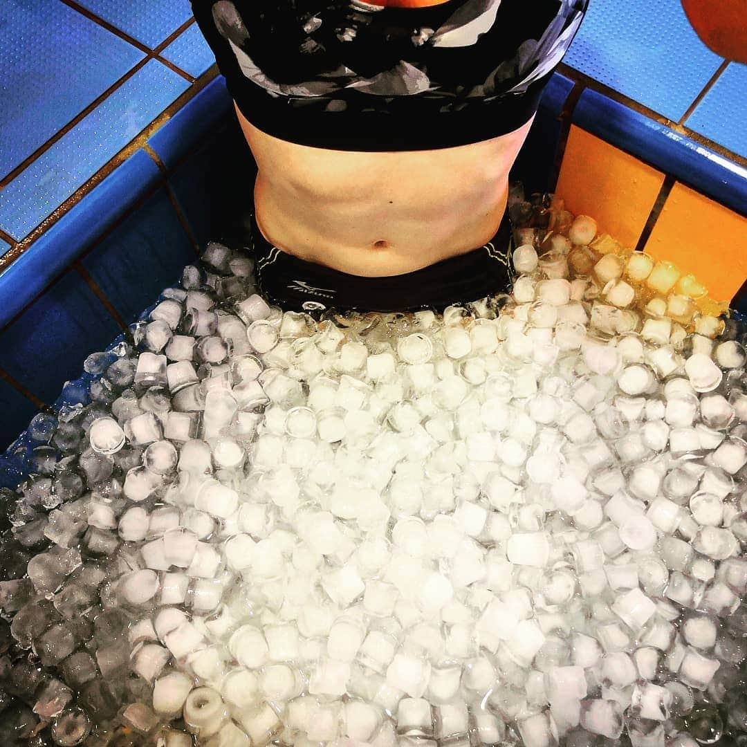 ミンナ・ニッカネンさんのインスタグラム写真 - (ミンナ・ニッカネンInstagram)「Warm day 🌞 Cold bath ❄️ First jumps with 10 steps after injury. Way to go but at least back in business 😎」5月17日 20時11分 - minna_alitalo