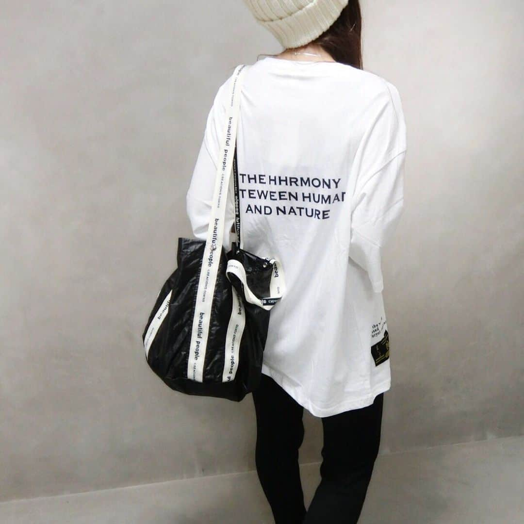 CONFIDENCE akinaさんのインスタグラム写真 - (CONFIDENCE akinaInstagram)「・ 再入荷です♡ ▶︎THE HHRMONY…BIG tee ライトグレー/ホワイト/カーキ Lサイズのみ入荷 Lサイズ着用 ユニセックス商品 バックスタイルが可愛いBIG Tシャツになります. 156㎝の私でお尻すっぽり♡ ユニセックス商品なので 彼氏さん、旦那さんへのプレゼントにもオススメです♡ 袖も5,6部袖で二の腕カバー◎ 合わせてるパンツは販売中の ▶︎スリムスリットリブレギPT になります♡ ・ ・ ・ 今夜21時再販です♡ ・ ・ ・ @cft__official のアカウント作りました♡ 販売中の商品紹介や staffコーデを載せます♡ 私とは、また違うstaffの着こなし 身長もバラバラなので 着回しコーデの参考になればと思います♡ また、予約商品専用アカウント @cft_order  cft. staffの @cft_hitomi ひとみ 161㎝ @cft_kayo かよ 149㎝ @cft_mika みか(妊婦さん🤰産休中) 165 ㎝ @cft_haruna はるな 158㎝ @cft_yoshimi よしみ 163㎝ スタッフ個人アカウントもあるので 宜しければフォローお願いします♡ ・ ・ ・ ご注文前に必ずABOUTをご確認下さいませ。 ご注文される全てのお客様はABOUTに同意されたものとみなします。 ABOUT確認は必須とさせて頂きます。 ・ ・ ・ 公式LINE▶︎@viu2043z (アットマークから)  アメブロ http://s.ameblo.jp/confidence1208/ ・ ・ ・ #selectshop_cft #プチプラファッション #プチプラ #ジーユー #ユニクロ #ユニジョ #カジュアル #カジュアルコーデ #ファッション #コーディネート #コーデ #ザラ #ザラジョ #今日のコーデ #今日の服 #きょコ #お洒落さんと繋がりたい#おしゃれさんと繋がりたい#低身長コーデ #置き画くら部 #tシャツ #ユニセックス #メンズライク #メンズファッション #レギンスコーデ #レギンス #オーバーサイズ #ナイキ #エアリフト #ラフコーデ」5月17日 20時07分 - akina128s