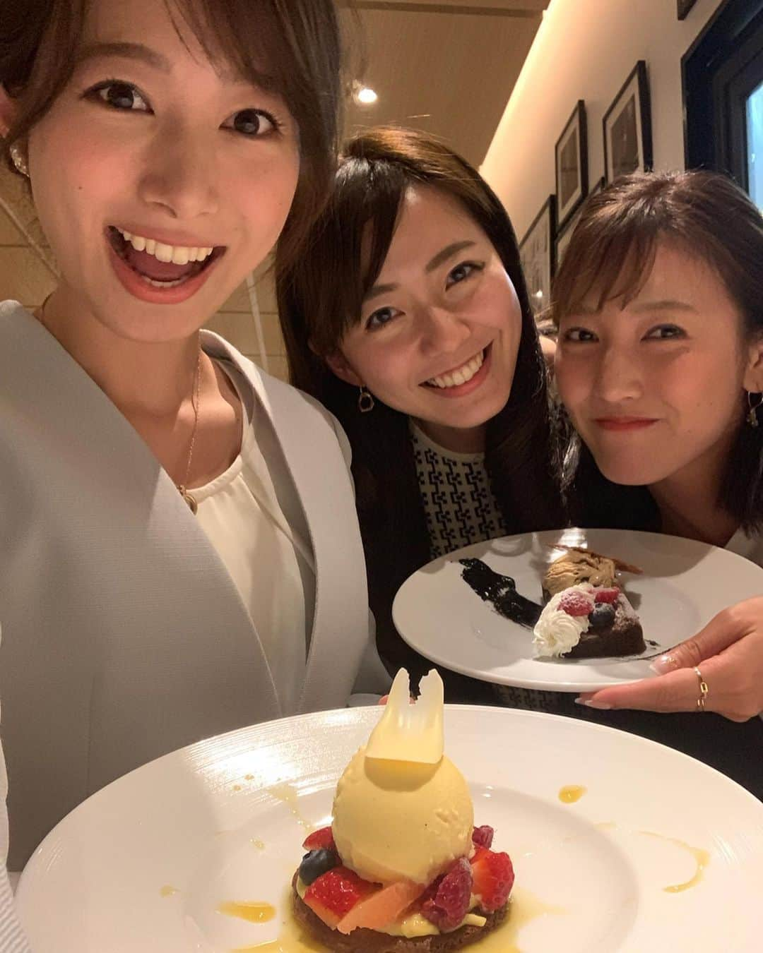 海老原優香さんのインスタグラム写真 - (海老原優香Instagram)「Dinner time♡  内田さんと小澤さんと 美味しいものたくさん食べて、 たくさん笑った〜っ❣️ またピッザ〜🍕😍 #dinner#pizza#pasta#cake」5月17日 20時08分 - ebioffi