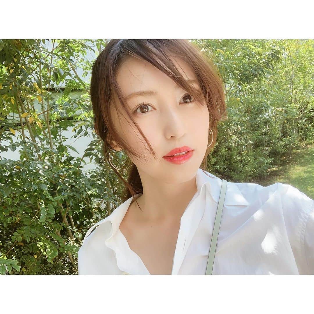 有村実樹さんのインスタグラム写真 - (有村実樹Instagram)「💄﻿ 今日は天気が良くて本当に気持ちのいい１日でしたね😊﻿ ﻿ ﻿ 朝から連載の撮影でしたが、とてもいいページになりそうです♪﻿ ﻿ 美的８月号、お楽しみに❤️﻿ ﻿ ﻿ ﻿ ﻿ #連載 #実樹beauty #撮影 #美的」5月17日 20時19分 - arimura_miki
