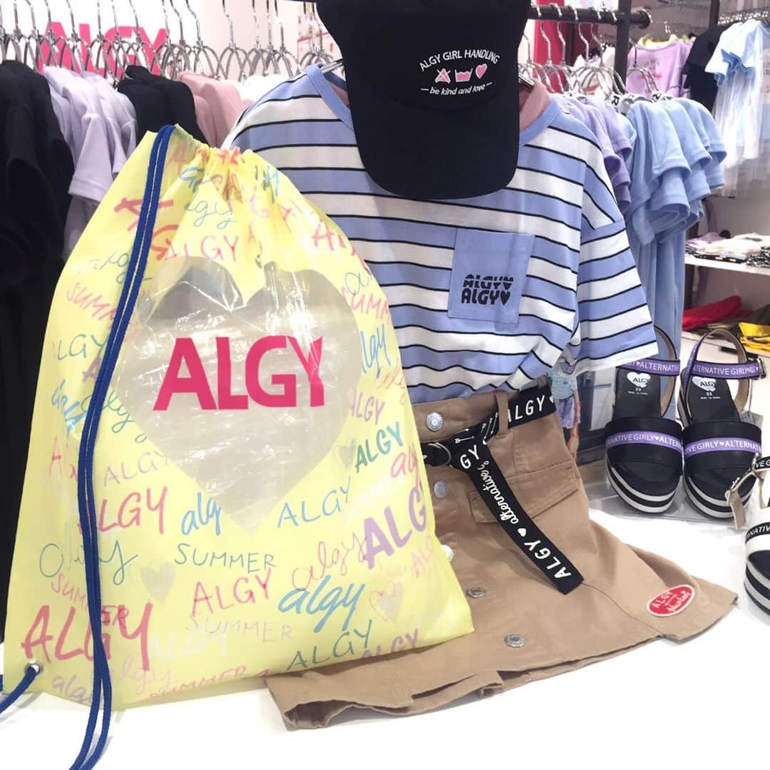 ALGY 【alternative + girly ＝ ALGY 】さんのインスタグラム写真 - (ALGY 【alternative + girly ＝ ALGY 】Instagram)「. 🌈夏限定ショッパー🌈 新作ウェアお買い上げで夏の限定ショッパーをプレゼントしてるよ🍋 ヒモのカラーは5色🌈 SHOPによってヒモのカラーが違うよ👀🌟 . #ALGY#アルジー#夏#限定#ショッパー#ALGY夏限定ショッパー プールや海、学校のサブバッグにもオススメ☀️」5月17日 20時12分 - algy_official