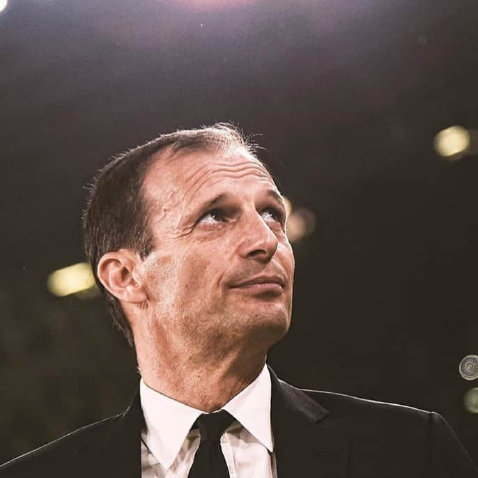 ポール・ポグバさんのインスタグラム写真 - (ポール・ポグバInstagram)「ALLEGRI NON SARÀ PIÙ L’ALLENATORE DELLA JUVE DALLA PROSSIMA STAGIONE 🤭 Grazie di tutto, Mister ❤️ #Allegri • 5 Scudetti 🇮🇹 • 4 Coppe Italia 🏆 • 2 Supercoppa Italiane • 2 finali di Champions League」5月17日 20時13分 - juvefanpage