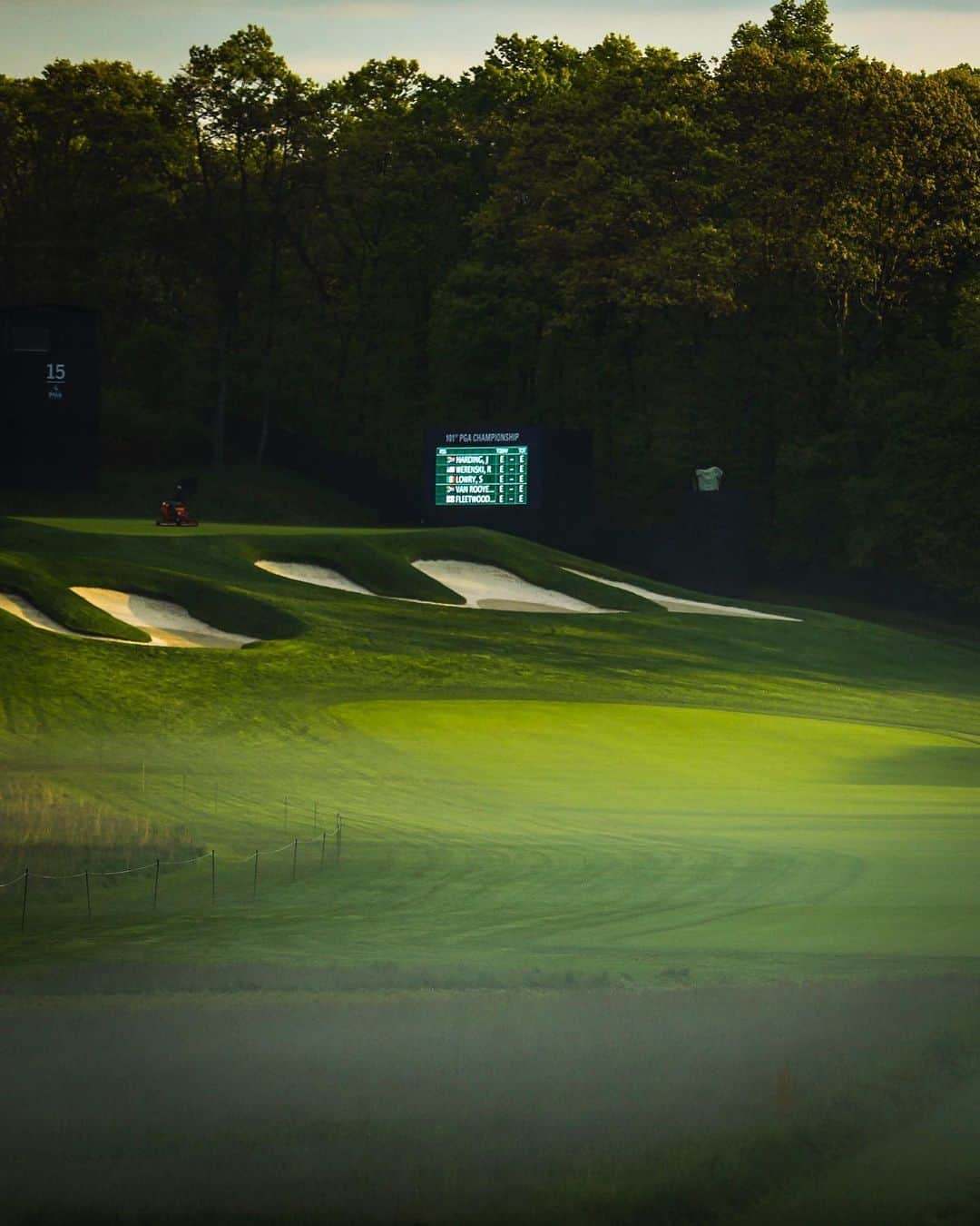 PGA TOURさんのインスタグラム写真 - (PGA TOURInstagram)「Calm before the storm.  Who will make a charge on Day Two of the PGA Championship?  #LiveUnderPar」5月17日 20時18分 - pgatour