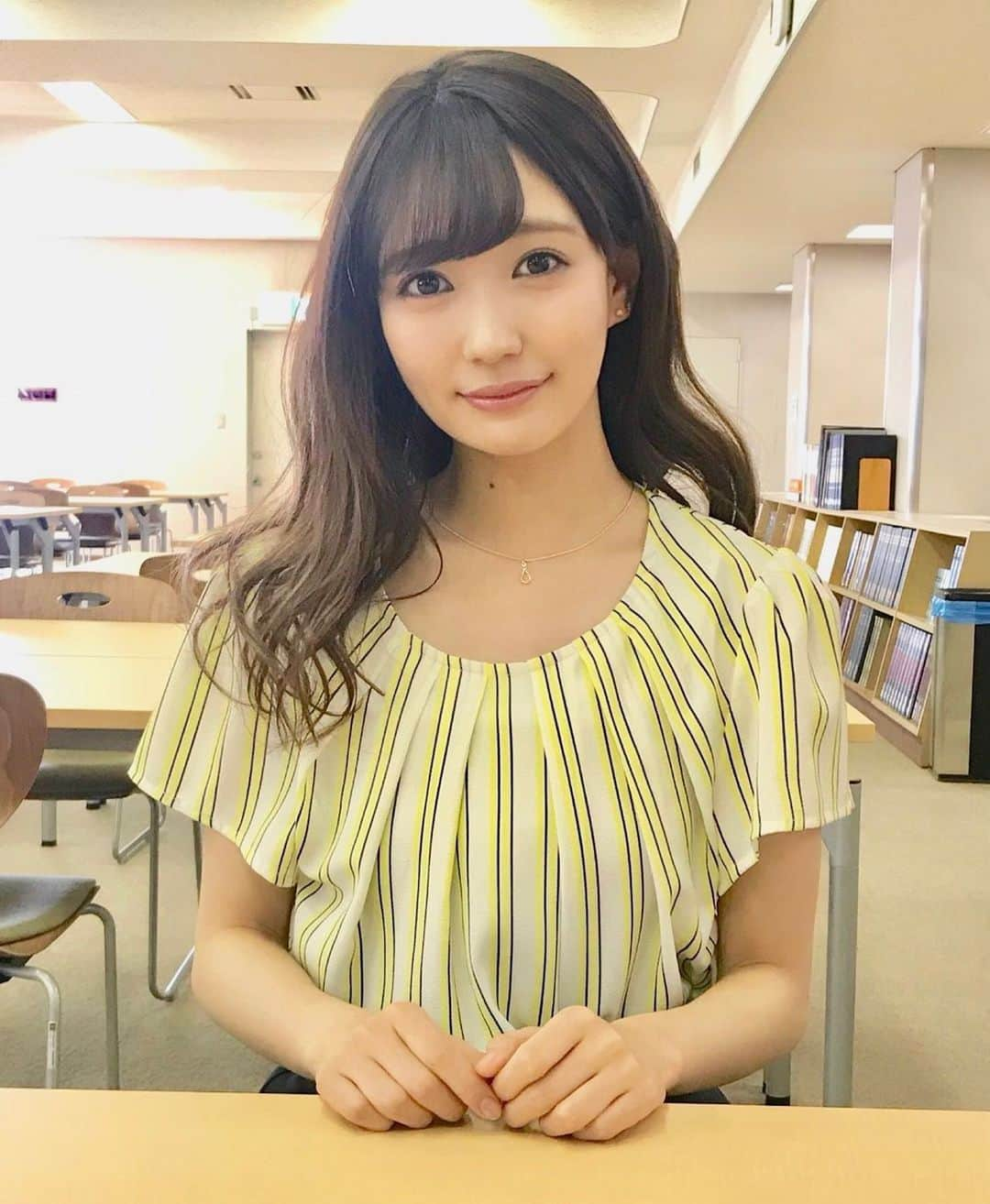 荻野可鈴さんのインスタグラム写真 - (荻野可鈴Instagram)「、 清楚感だしてまんざらでもなさそうな 涼しげな顔してる女こと #荻野可鈴」5月17日 20時24分 - karin_ogino