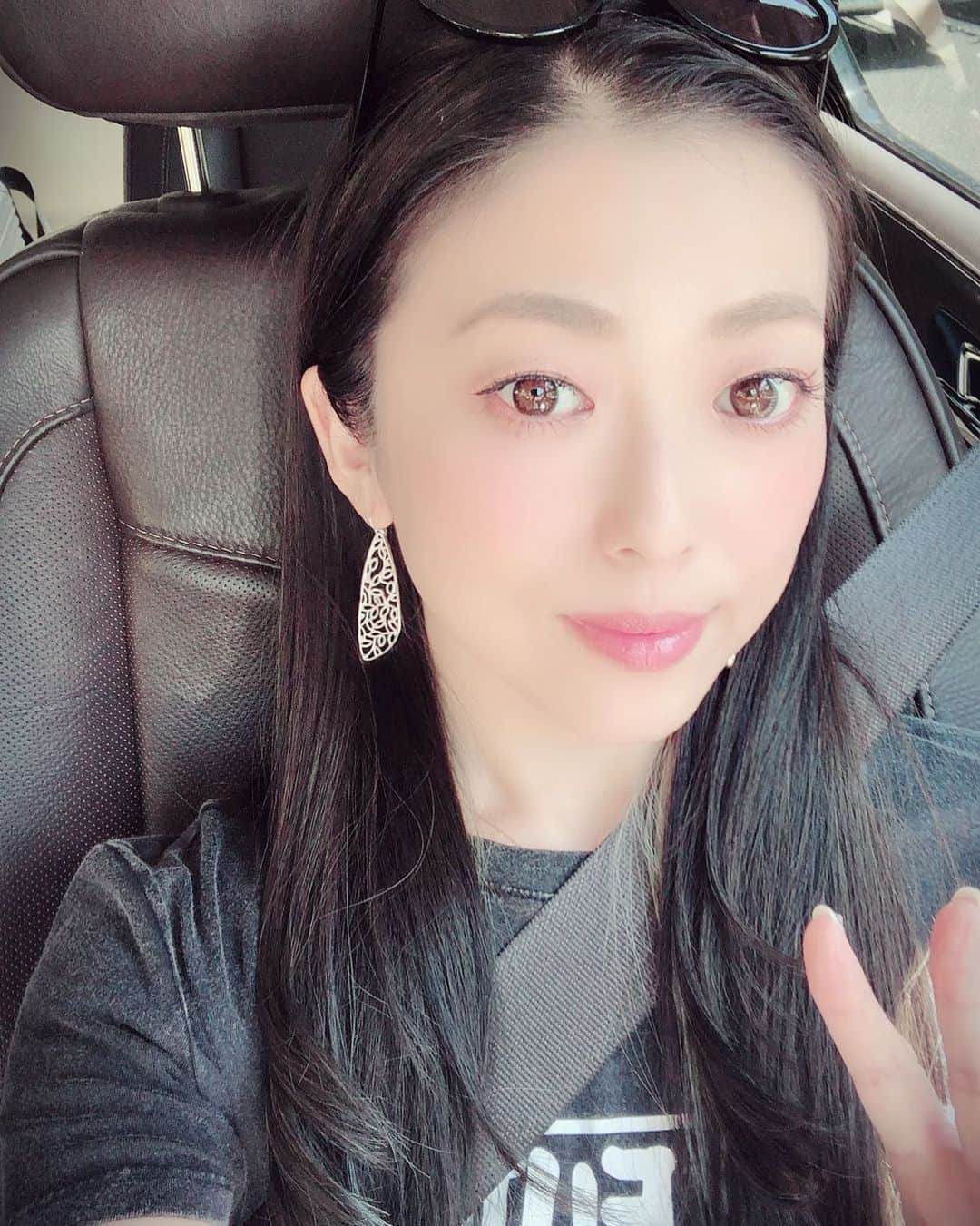 Liaさんのインスタグラム写真 - (LiaInstagram)「おはよ〜☀️！いい天気だ〜😆👍！！今から仙台へのドライブ出発です🚙旅ですな😊5時間くらい？今夜は牛タンだ〜😋 #ドライブ #仙台 #出発 #ライブ」5月17日 11時34分 - lia_vocalist