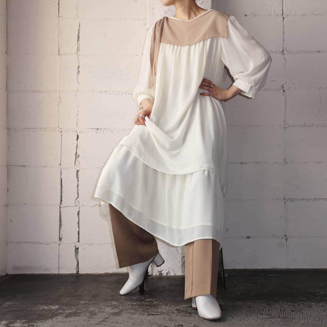吉祥寺 古着屋 Orfeoのインスタグラム：「Bicolor Square Collar Dress  #orfeo #kichijoji #tokyo #vintage #used #fashion #coordinate #outfits  掲載商品のお問い合わせはメールにて承っております。コメント、DMでのお問い合わせは受け付けておりませんのでご了承ください。」