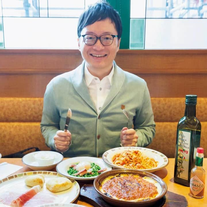 ブルータスさんのインスタグラム写真 - (ブルータスInstagram)「「チェーン店で食事をするのは、高校生の頃牛丼を食べたとき以来、かな……」という世界No.1フーディー浜田岳文さんをお誘いし、日本のイタリア料理を語るうえで外せない〈サイゼリヤ〉と〈壁の穴〉を訪問。気になる感想は…？！5月15日発売 特集「新・日本のイタリアン」にて。  #食 #イタリアン #イタリア料理 #グルメ」5月17日 12時00分 - brutusmag