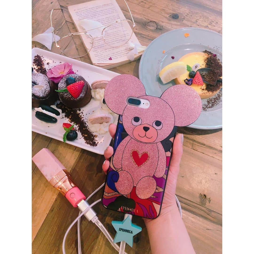 千田愛紗さんのインスタグラム写真 - (千田愛紗Instagram)「熊熊手機殼太好拍🐻 會拍照的閨蜜真好趴兔📷 聊保養肌膚 聊美食 聊生活 聊工作  跟閨蜜下午茶分享這些資訊多好❤️ #iimono @iimonotw」5月17日 12時05分 - aisa1108