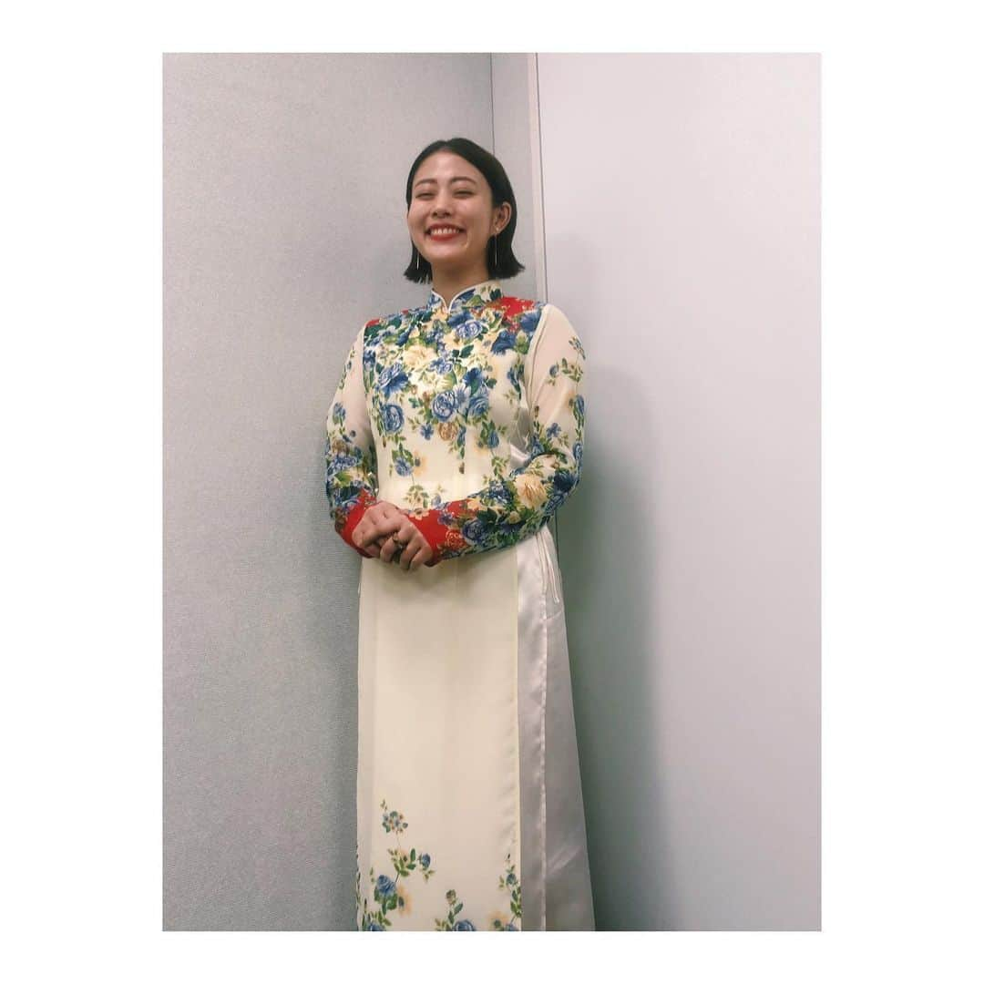 高畑充希さんのインスタグラム写真 - (高畑充希Instagram)「2020年 帝国劇場にて、 ミュージカル 「#ミスサイゴン」  #misssaigon  キム役を務めさせていただくことになりました。  同じキムを演じる 屋比久ちゃん、昆ちゃん、らっこ。 3人とも、とても素晴らしい女優さん。 きっとスペシャルな三者三様のキムになる予感☺️ 皆んなに追いつけるように、私も公演までの1年間、がんばらなきゃ！と！  ただいま♡ミュージカル。  #うおー #歌うまくなりてー #笑 #その前に奇跡の人大阪公演 #楽しんで参ります🥰」5月17日 12時08分 - mitsuki_takahata