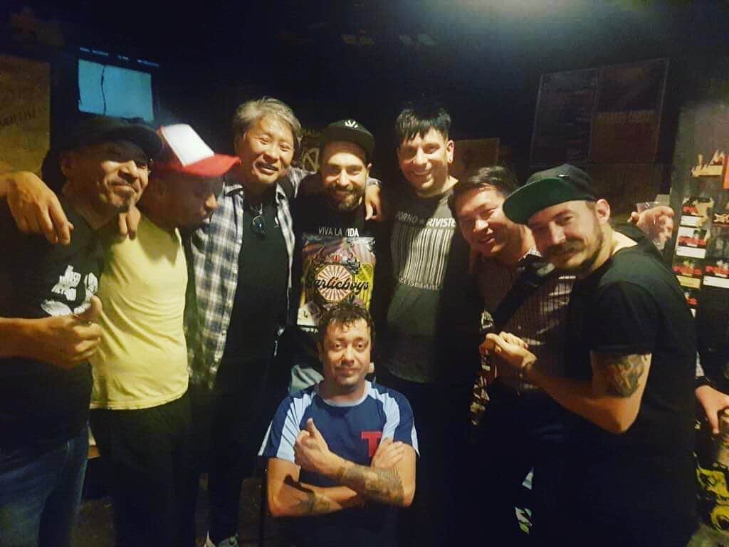 Larry のインスタグラム：「心斎橋 新神楽にてイタリアのWasei Hey! Go!のメンバー, Flavio&コバヤンと。 Have a safe flight!」