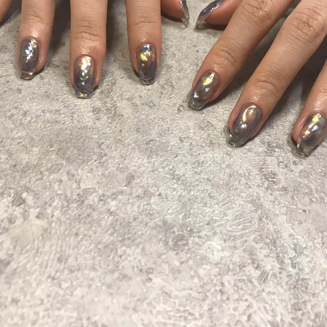 SARAさんのインスタグラム写真 - (SARAInstagram)「💅NEW💅 by @nail_by_yuri  いやもう綺麗すぎて意味わからん いつもサラの無茶振りを想像以上にしてくれるユリちゃんすごいか！w 太陽光で見た時綺麗すぎて手引っ込めたもんね。 『SARAの紹介』で初回10%offになります🙌 是非行ってみてね✨ 역시...유리 짱❤️ 『사라의 소개』고 하시면 초회 10% 할인됩니다🙌 너무 잘 하시는 유리짱 네일아트를 받아보세요😘❤️ . . . #nailbyyuri #nail #nailart」5月17日 12時09分 - sara_1128