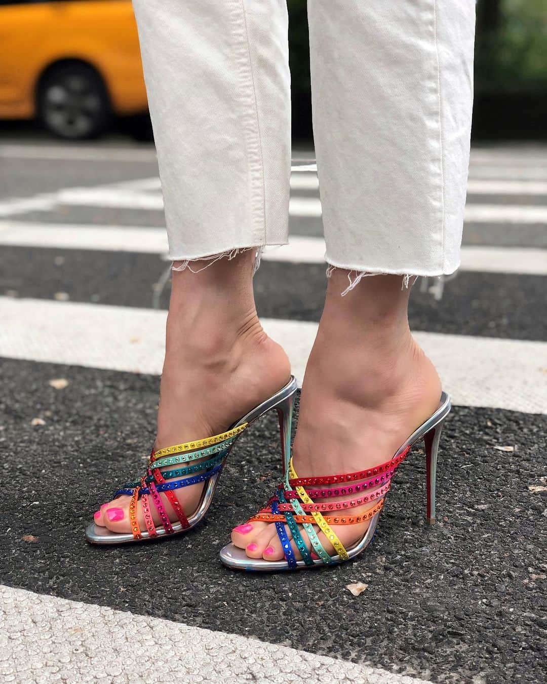 Bergdorf Goodmanさんのインスタグラム写真 - (Bergdorf GoodmanInstagram)「STEP INTO SPRING ⚡️ @louboutinworld’s rainbow crystal-studded sandals are exactly what the weekend calls for. Shop now in store on 2 and online at BG.com. #BGOnFoot」5月17日 12時23分 - bergdorfs