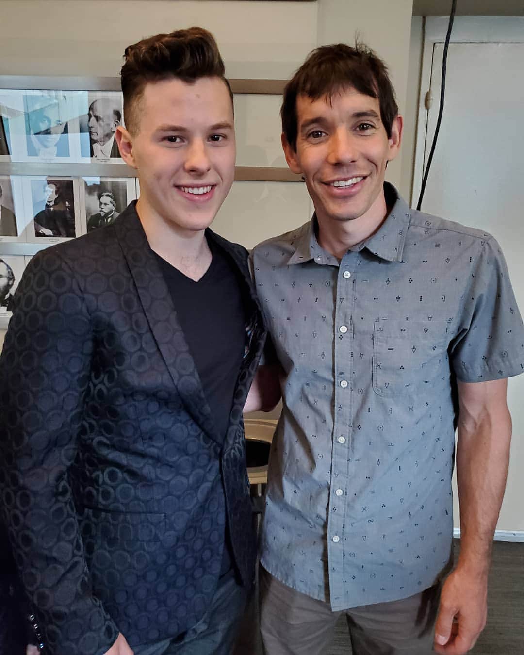 Nolan Gouldのインスタグラム：「So many great moments at the #abcupfront but this was definitely the highlight. If you haven't seen Free Solo yet stop what you're doing and watch it. I bought a climbing gym membership the day after seeing it. I didn't tell him that I have a climbing IG account named after the movie cause I didn't want to seem like a crazy fan boy 😅 @free.nolo」