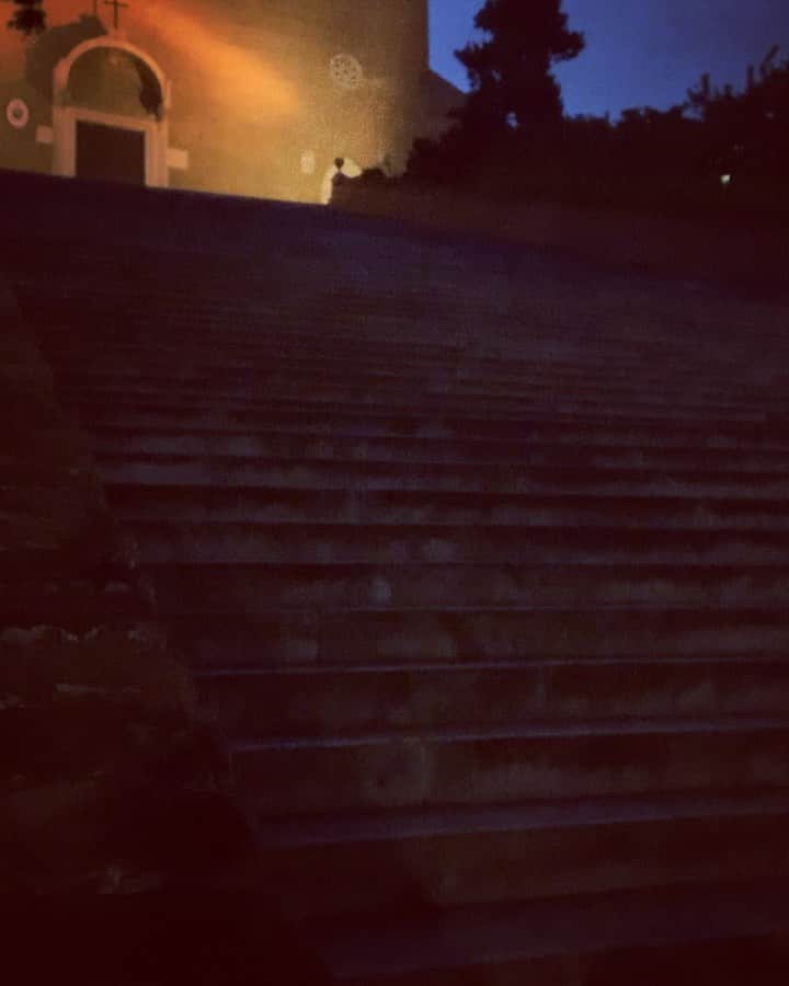 サム・クラフリンのインスタグラム：「5am stair sprints.  It was proper ‘orrible.  #wheninrome」