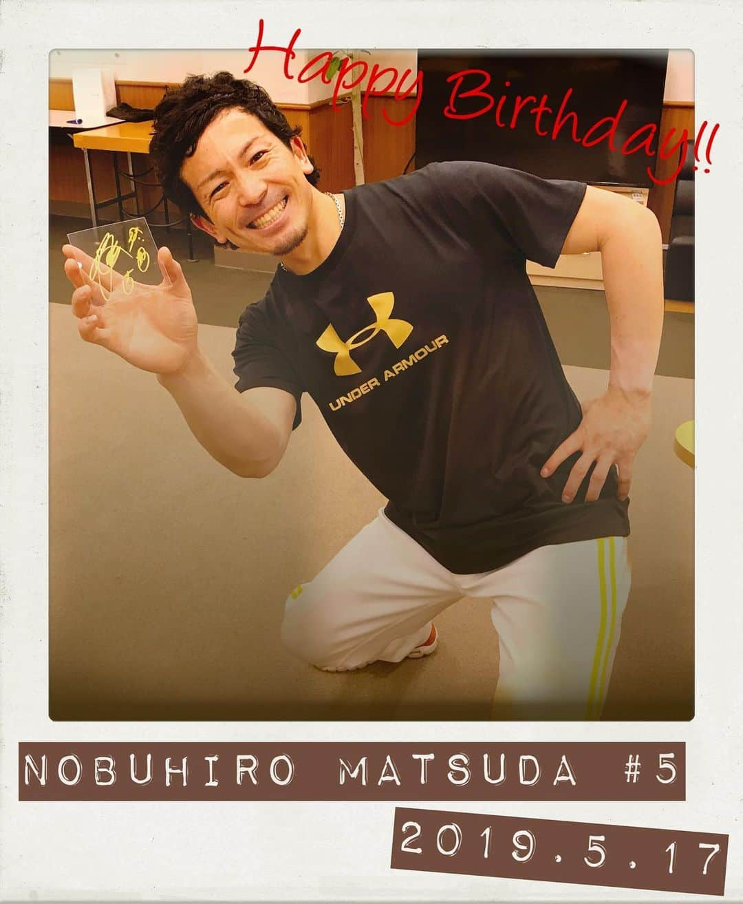 福岡ソフトバンクホークスさんのインスタグラム写真 - (福岡ソフトバンクホークスInstagram)「#HAPPYBIRTHDAY #5月17日 #36歳 #モバイル公式サイト #サインシートプレゼント #softbankhawks #ホークス #奪sh #松田宣浩」5月17日 12時33分 - softbankhawks_official