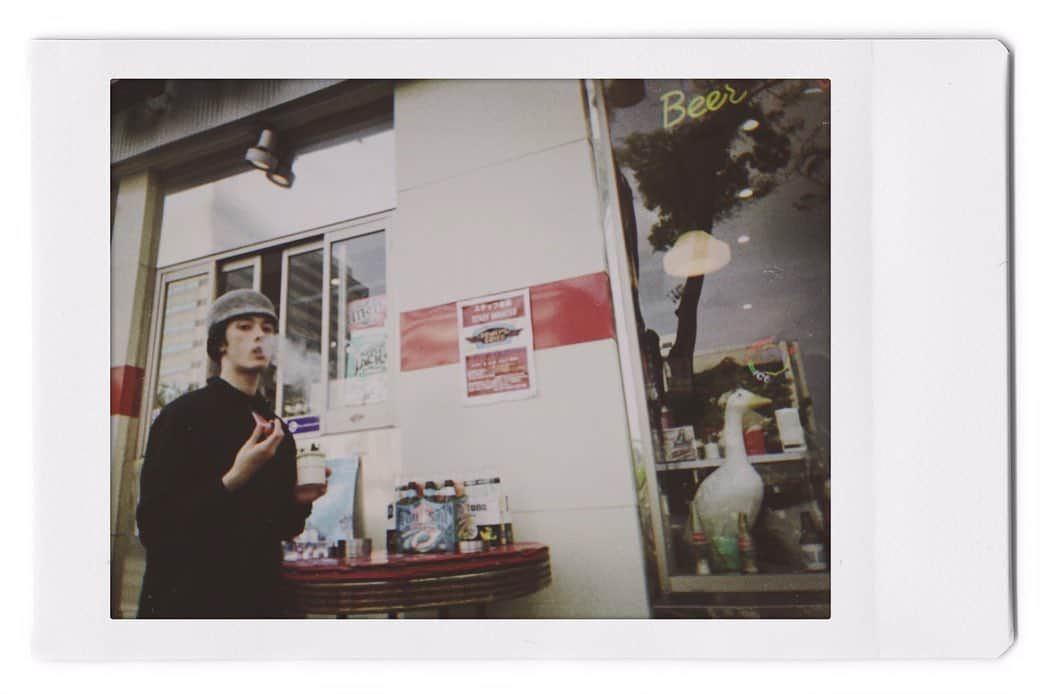 栗原類さんのインスタグラム写真 - (栗原類Instagram)「休演日の時見つけたいい感じのカフェで。日本ぽくない感じの場所皆はまっていた。#ヴェイプ #vape #vapepipe」5月17日 12時34分 - louis_kurihara