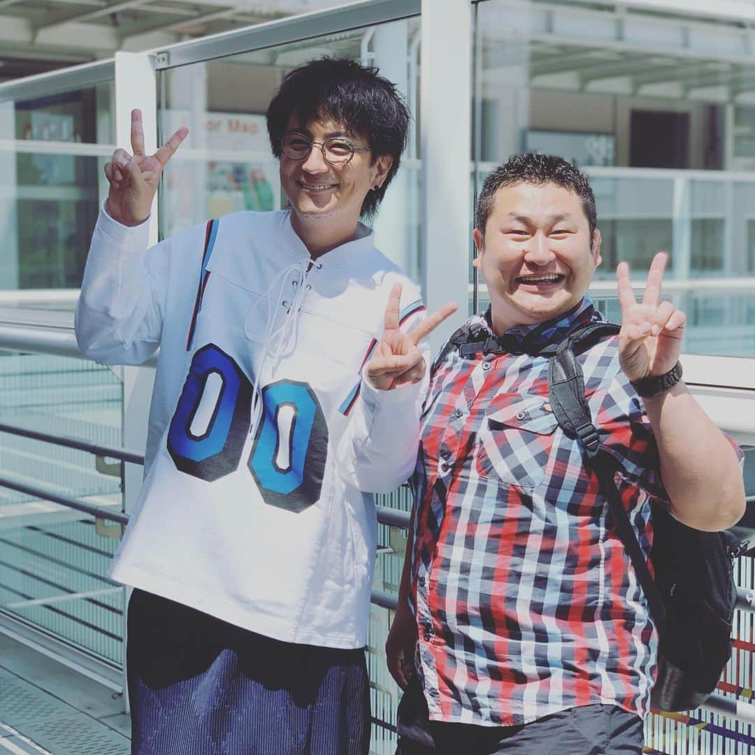 上地雄輔さんのインスタグラム写真 - (上地雄輔Instagram)「来たった😄 #新潟#遊助#上地雄輔#どぇす 駅が🚉また進化してる😍」5月17日 12時54分 - usk_kmj