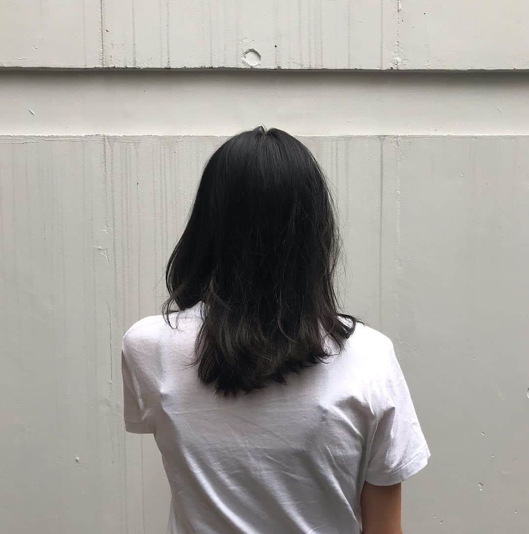山本奈衣瑠さんのインスタグラム写真 - (山本奈衣瑠Instagram)「髪の毛が正常に戻るまで おとなしめだよ👁 @aartirior  いつもありがとうございます✂︎」5月17日 12時50分 - nairuuuu