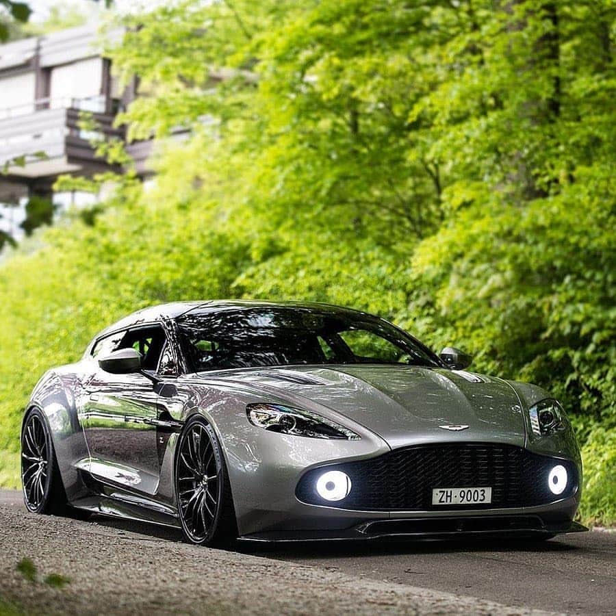 Kik:SoLeimanRTさんのインスタグラム写真 - (Kik:SoLeimanRTInstagram)「1 of 99 Aston Martin Vanquish Zagato Shooting Brake. Photo by @srs_swissrichstreets | @astonlimited」5月17日 13時12分 - carinstagram