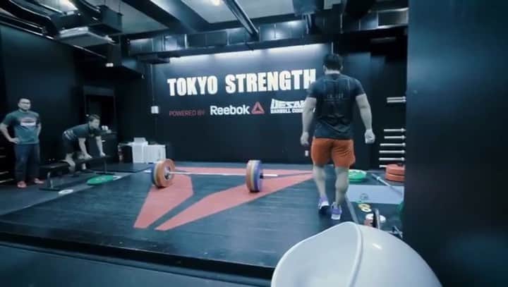 山本俊樹のインスタグラム：「- @crossfit_yoyogi @crossfit_yoyogi  @crossfit_yoyogi - 5月11日 スローダウンイベントで特別ゲストとして参加させていただいた際の様子です。  これまで誰も挑戦しなかったことに挑戦し続ける @dsato0609 佐藤さん  イベントを支えてくださってる @hayatoshirata 白田さん  ありがとうございます #weightlifting #snatch #cleanandjerk #squat #deadlift  #耐えて勝つ #率先垂範 #山本俊樹 #LEGACYLIFTER」