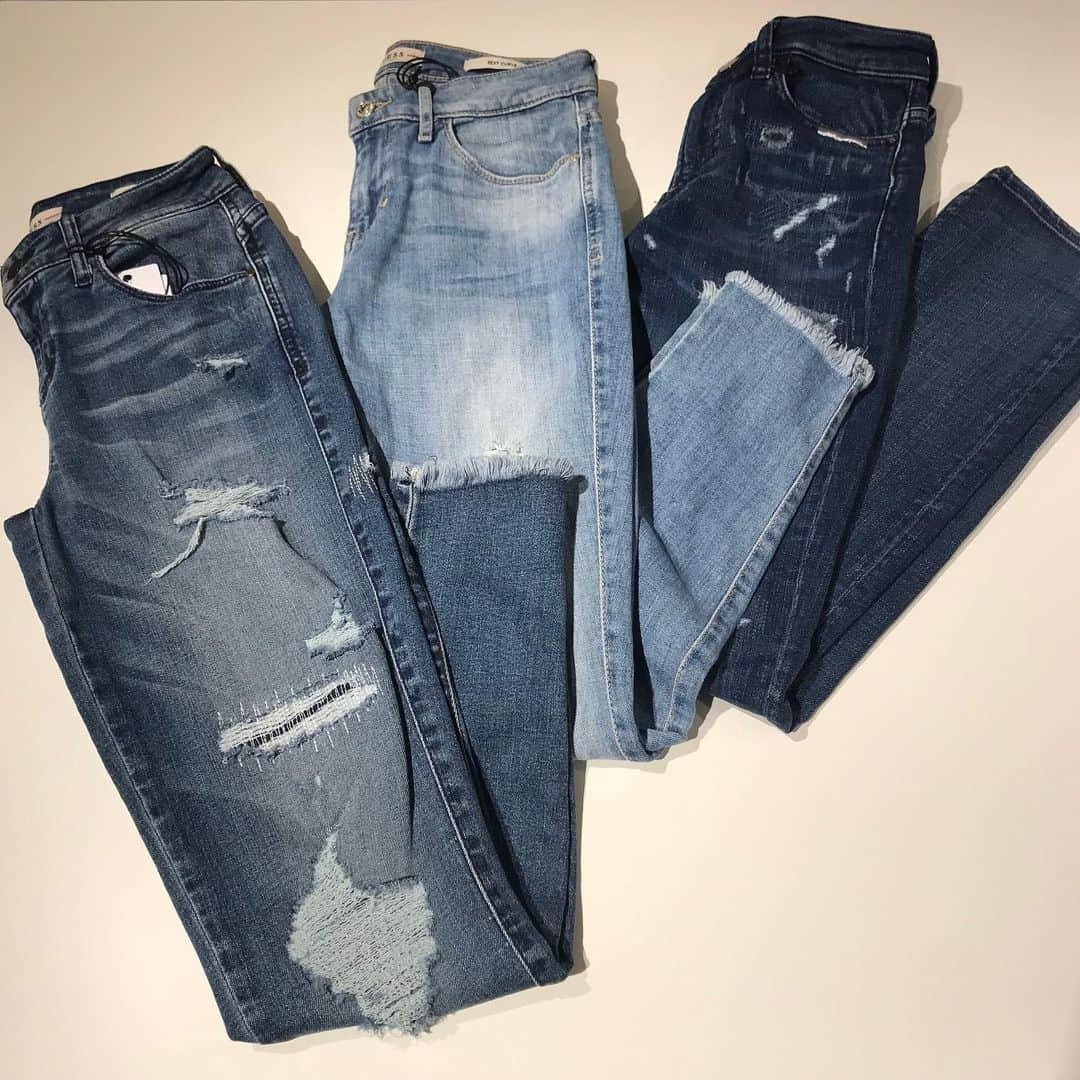 福岡パルコさんのインスタグラム写真 - (福岡パルコInstagram)「本館4FGUESSでDENIM　FAIRを開催中です👍♡ レディース、メンズ共に新作デニムがいろいろ入荷しています！ DENIMを購入して頂いたお客様に非売品のMini USB FANをプレゼント中です！💓 無くなり次第終了なので是非お早めにお立ち寄りください🙇‍♀️！ #guess#ゲス#福岡パルコ#fukuokaparco#デニム」5月17日 13時08分 - parco_fukuoka_official