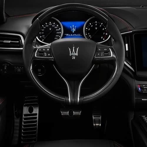 Maserati Japan | マセラティ ジャパンのインスタグラム：「マセラティ  ギブリのステアリングを握れば、どのようなシチュエーションでも、最高のドライブが幕を開けます。 #Maserati #マセラティ  #MaseratiJapan #マセラティジャパン #Ghibli #ギブリ」