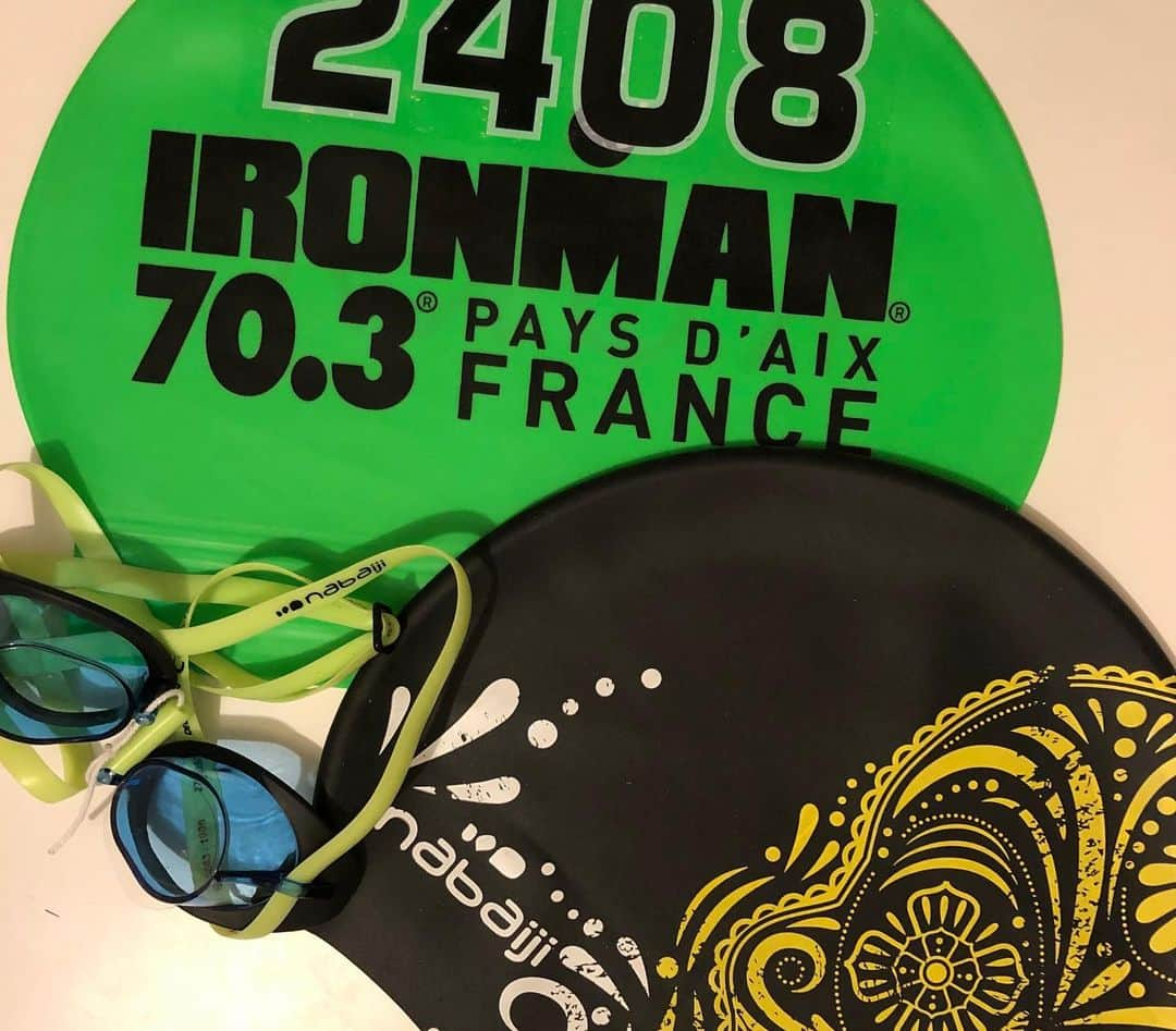 ヴィルジニー・デデューさんのインスタグラム写真 - (ヴィルジニー・デデューInstagram)「ANNÉE 3 - 🏊🏻‍♀️🚴🏼‍♂️🏃🏻‍♂️ @ironman_france La Furious Iron Team • • Je suis rentrée dans l’aventure pour cause de blessure @vincentgau , il y rerentre pour blessure de @mediterrane_enne ... C’est bel et bien une Team à 4 ... @herve_alphand Après le froid et la pluie l’an dernier - le vent et les@vagues étaient au RDV cet fois Pas Grave on le fait pour le partage .! BRAVO les Copains - on est un peu fou quand même mais on s’Aime 🏊🏻‍♀️ : 14* ... 2km 🚴🏼‍♂️ : rafale 💨 / trop fort le @herve_alphand 90km 🏃🏻‍♂️ : remplaçant de choix ..! 21km = 💪🏼💪🏼💪🏼🤪😘 5h24 FINISHER @aixmaville」5月17日 13時42分 - virginie_dedieuoff