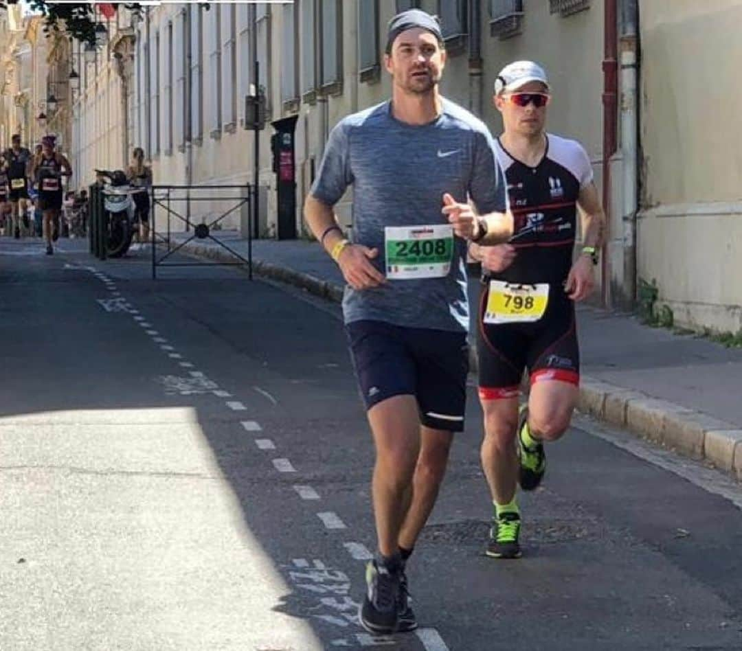 ヴィルジニー・デデューさんのインスタグラム写真 - (ヴィルジニー・デデューInstagram)「ANNÉE 3 - 🏊🏻‍♀️🚴🏼‍♂️🏃🏻‍♂️ @ironman_france La Furious Iron Team • • Je suis rentrée dans l’aventure pour cause de blessure @vincentgau , il y rerentre pour blessure de @mediterrane_enne ... C’est bel et bien une Team à 4 ... @herve_alphand Après le froid et la pluie l’an dernier - le vent et les@vagues étaient au RDV cet fois Pas Grave on le fait pour le partage .! BRAVO les Copains - on est un peu fou quand même mais on s’Aime 🏊🏻‍♀️ : 14* ... 2km 🚴🏼‍♂️ : rafale 💨 / trop fort le @herve_alphand 90km 🏃🏻‍♂️ : remplaçant de choix ..! 21km = 💪🏼💪🏼💪🏼🤪😘 5h24 FINISHER @aixmaville」5月17日 13時42分 - virginie_dedieuoff