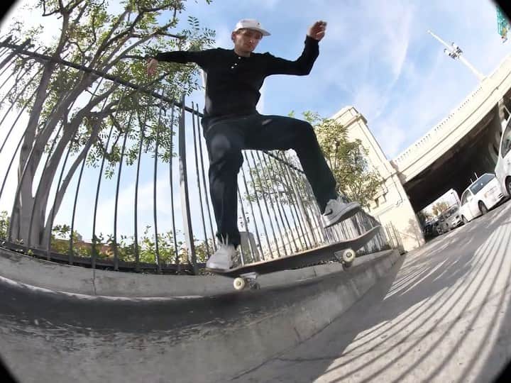 スラッシャーのインスタグラム：「🤯 @shanejoneill for @aprilskateboards」