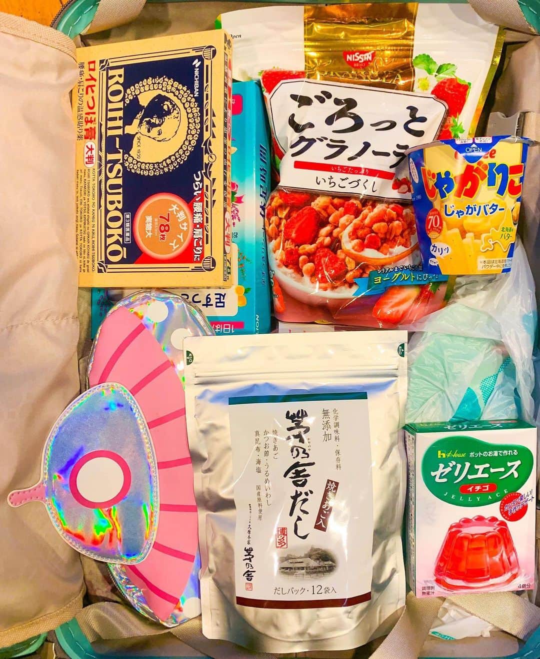 浜平恭子さんのインスタグラム写真 - (浜平恭子Instagram)「今週もKiss FM KOBE「4SEASONS」を聴いて下さりありがとうございました(๑′ᴗ‵๑)これから韓国へ…✈️ 自分のものや頼まれたものでいっぱいのスーツケース、ゼリエースは私のです🤤🍮 ロイヒつぼ膏や休足時間は日本からのお土産として人気ですよね❣️ じゃがりこは食べちゃってもうありません（笑） ではでは💖  #日韓往復 #ラジオDJ #浜平恭子 #KissFMKOBE #한일커플 #한일부부 #한일왕복 #라디오DJ #하마히라쿄코 #韓国生活」5月17日 13時50分 - hamahi1231