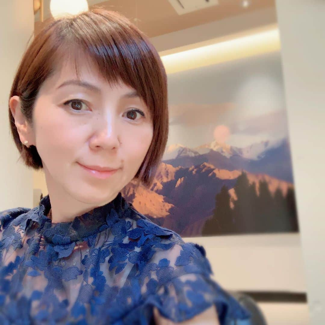 渡辺満里奈さんのインスタグラム写真 - (渡辺満里奈Instagram)「さてさて、これからヘアカットです✂︎✂︎✂︎✂︎✂︎✨」5月17日 14時04分 - funnyfacefunny