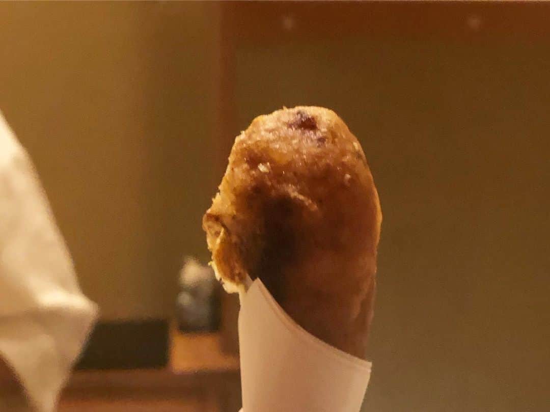 大石絵理さんのインスタグラム写真 - (大石絵理Instagram)「静岡まで天ぷらを食べに、徹の部屋でもお世話になっている見城さんがNumero familyと言ってくださり、連れてってくださりました😍😍 @numerotokyo webではコレクションレポートをさせていただいています❤︎ 素敵な皆様とおいしすぎる天ぷらで、幸せな1日でした🥰 成生の店主の志村さん、avex松浦会長、見城社長、YOUさん、Numero編集長のアコさん、ライターの岡田さんです💘😋」5月17日 13時59分 - erioishitokyo