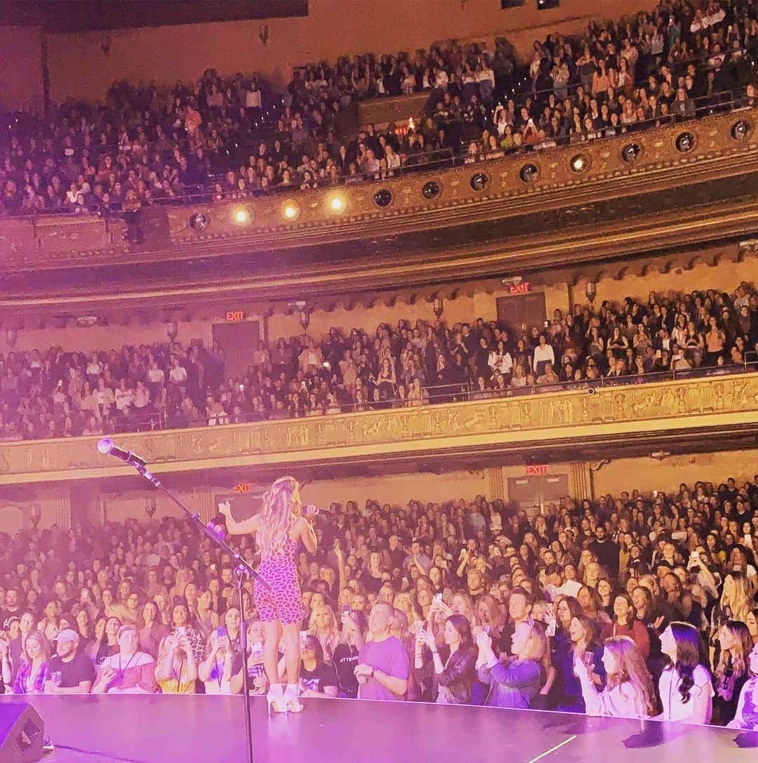 Jessie Jamesさんのインスタグラム写真 - (Jessie JamesInstagram)「Wow is all I can say... wow!!! NYC I love you #soldout #beacon」5月17日 14時01分 - jessiejamesdecker