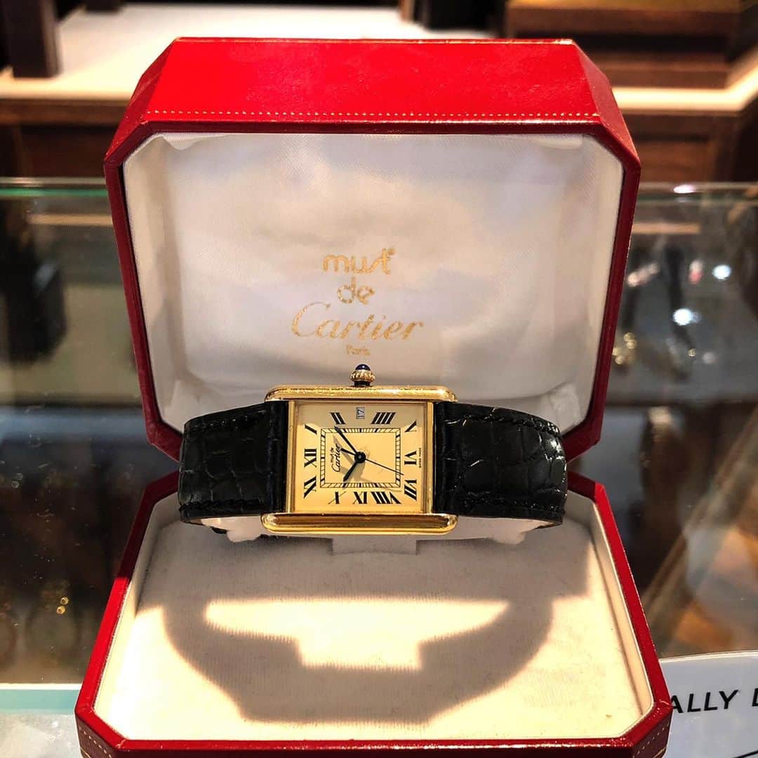 HIROBさんのインスタグラム写真 - (HIROBInstagram)「【北千住ルミネ】  5/16〜20までの期間で ルミネカード10%OFF開催中！  ヴィンテージ腕時計を中心に 普段使いのカジュアル腕時計や ヴィンテージのバッグやアクセサリーも取り揃えてます  must de Cartier TANK LL ¥225.000+TAX ⬇︎ルミネカードご利用で ¥202.500+TAX ¥22.500もお得になります  本日２日目！ お待ちしております！  #vintage #antique #vintagewatch #antiquewatch #watch #vintagecartier #antiquerolex #antiqueomega #vintagehermes #vintagetiffany #vintagechanel #mustdecartier  #musttank #cartiertank #hirob #baycrews #baycrews_40th  #lumine #kitasenju #北千住」5月17日 14時14分 - hirob.jp