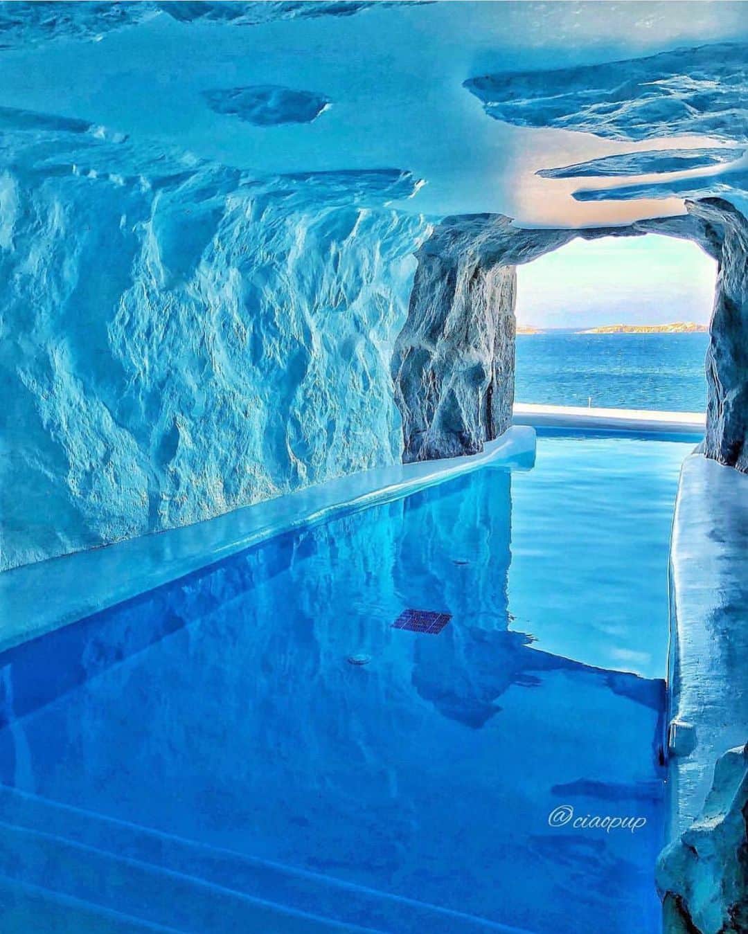 Wonderful Placesさんのインスタグラム写真 - (Wonderful PlacesInstagram)「Cave Pool Suite at ✨✨@cavotagoomykonos✨✨ Who’s coming to Greece this summer? Tag your friends!!! #cavotagoomykonos .  Pic by @ciaopup  #wonderful_places for a feature ❤️」5月17日 14時09分 - wonderful_places