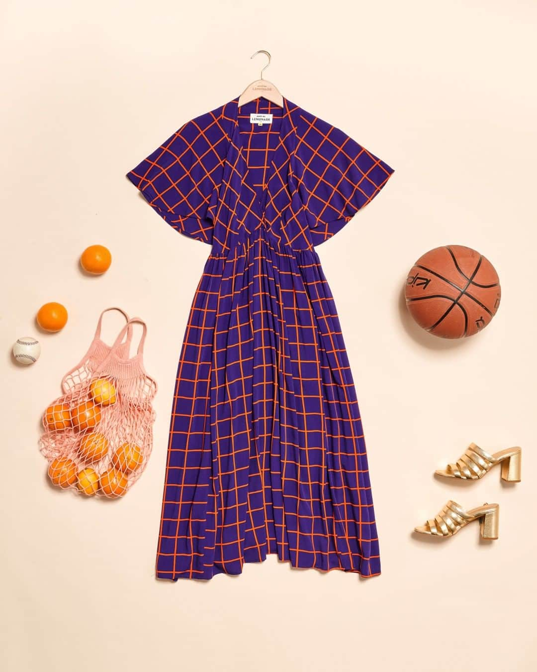 lisa gachetさんのインスタグラム写真 - (lisa gachetInstagram)「Les robes Felindra sont arrivées en boutique et le réassort dans les deux couleurs est en ligne ! 🍊🏀🧡 #timeofmylife🍋 #colortherapy #makelifehappen」5月17日 14時20分 - makemylemonade