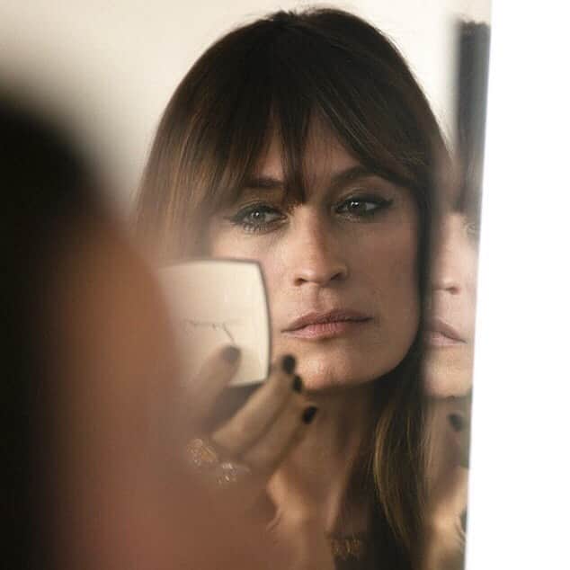 カロリーヌ・ド・メグレのインスタグラム：「Right before the red carpet #CannesFilmFestival Thank you my glam team 🤗 @sandrinecanobock @marion.anee @ccnailsparis @chanel.beauty  And @valentinehirsch @sanazgivili @elsaheizmann @chanelofficial」