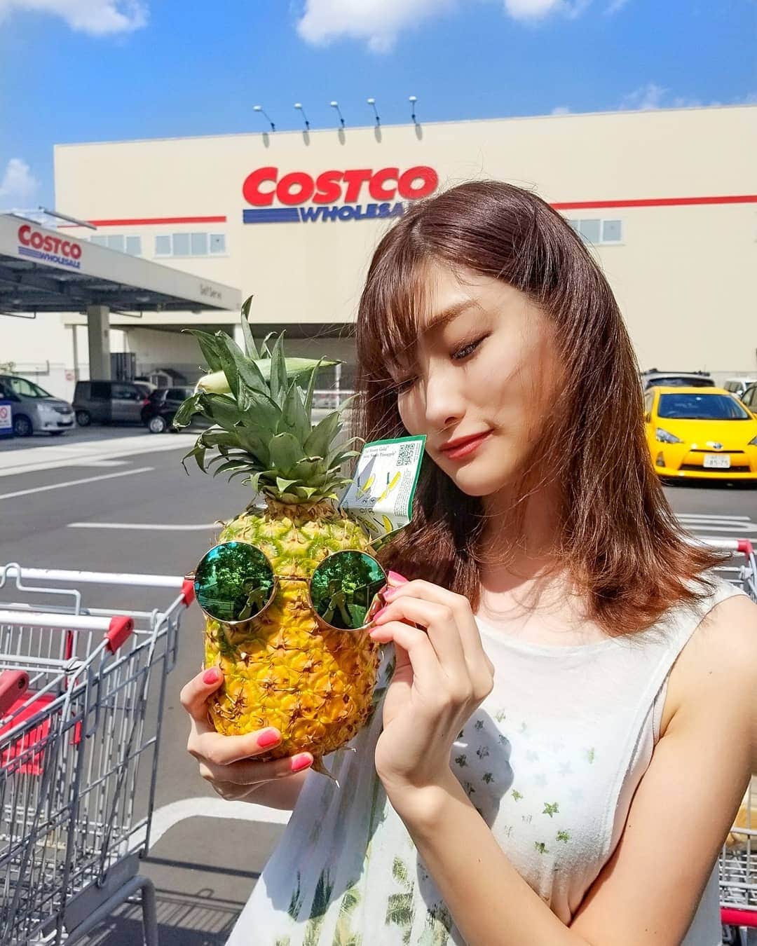 武田しのぶさんのインスタグラム写真 - (武田しのぶInstagram)「お仕事前にコストコいってきたよ🍍🌈🌈 #サングラス：#ルピス @queen.lupis (s190)#costco #summer#japan#Pineapple#sunglasses」5月17日 14時34分 - shino_0217_