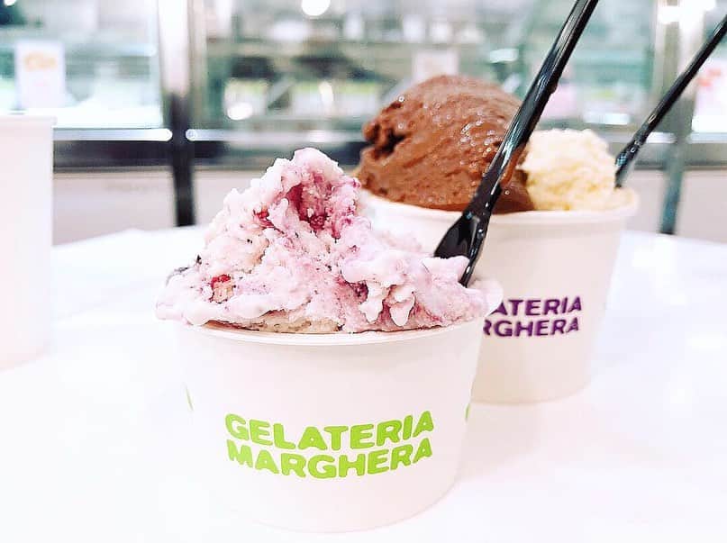 畑山亜梨紗のインスタグラム：「一緒に行こう☺︎💕 #ジェラテリアマルゲラ #gelateriamarghera #gelato #icecream #chocolate #blueberry #yogurt」