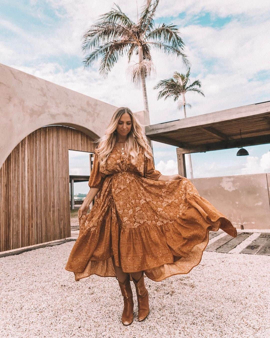 SPELLさんのインスタグラム写真 - (SPELLInstagram)「The showstopping Lioness Gown in all its #spellskirtswish glory 🌴✨ worn by our golden girl @torah_」5月17日 14時50分 - spell