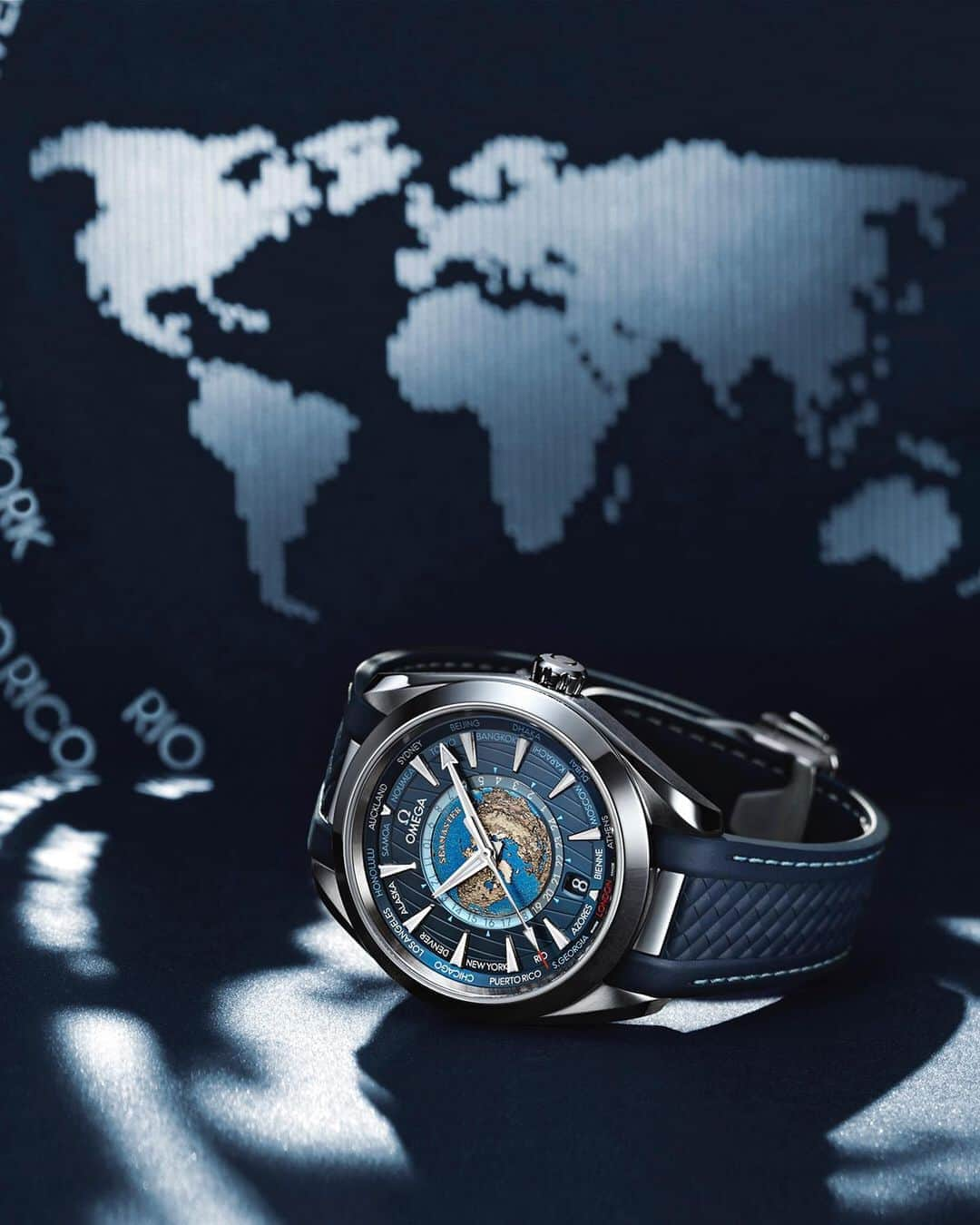 オメガさんのインスタグラム写真 - (オメガInstagram)「EXCLUSIVE PREVIEW Meet the new #SeamasterAquaTerra Worldtimer - coming this winter with a sun-brushed blue dial and one incredible view of Earth.」5月17日 14時59分 - omega