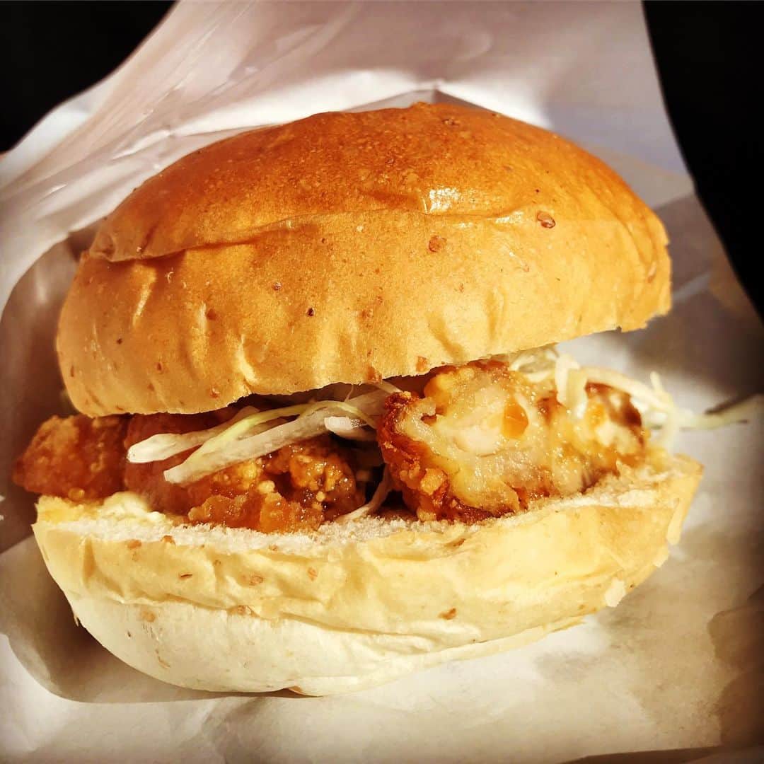北山陽一のインスタグラム：「せんざんきバーガーなう」