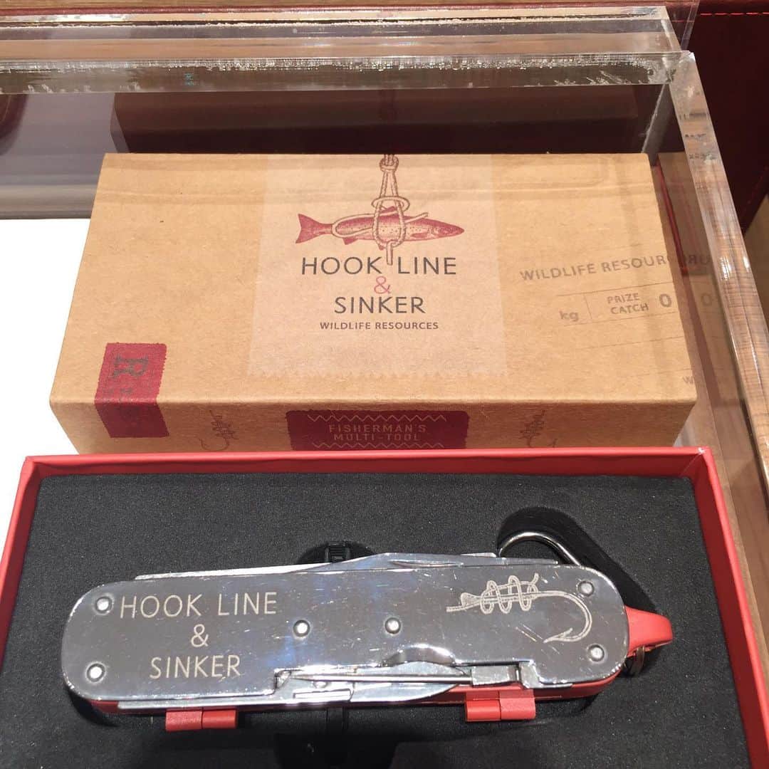 Omotecho Style Storeさんのインスタグラム写真 - (Omotecho Style StoreInstagram)「フィッシャーマンズ マルチツール Fisherman’s Multi-Tool  釣り好きの方へのプレゼントにぴったりです。  ワイルド&ウルフ Wild&Wolf ¥2,800(税抜)  #釣り好き#プレゼント#父の日#便利ツール#表町#表町スタイルストア#フィッシングツール#伊東屋  ワイルド&ウルフ」5月17日 15時14分 - omotechostylestore