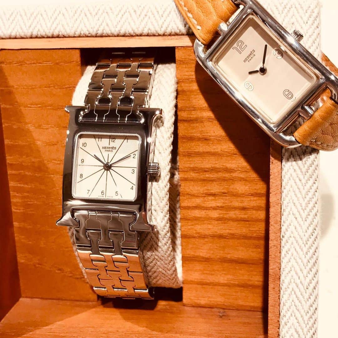 のインスタグラム：「【新宿ルミネ】 -Vintage HERMES- ¥105,000〜+tax  HERMES Watch豊富にご用意しております。  5/20までの期間中、 ルミネ10%OFFキャンペーン開催しております。 この機会に是非店頭でご覧くださいませ。 ☎︎03-5908-2680  #baycrews #hirob #hirobhermes  #watch #vintage #vintagewatch #antique #antiquewatch #accessories #fashion  #rolex #omega #cartier #hermes  #fiffany #hermeswatch  #chanel  #ベイクルーズ #ヒロブ #ヴィンテージ #アンティーク #ヴィンテージウォッチ #アンティークウォッチ  #shinjuku #新宿  #時計 #腕時計  #ルミネ #ルミネ新宿 #一生物」