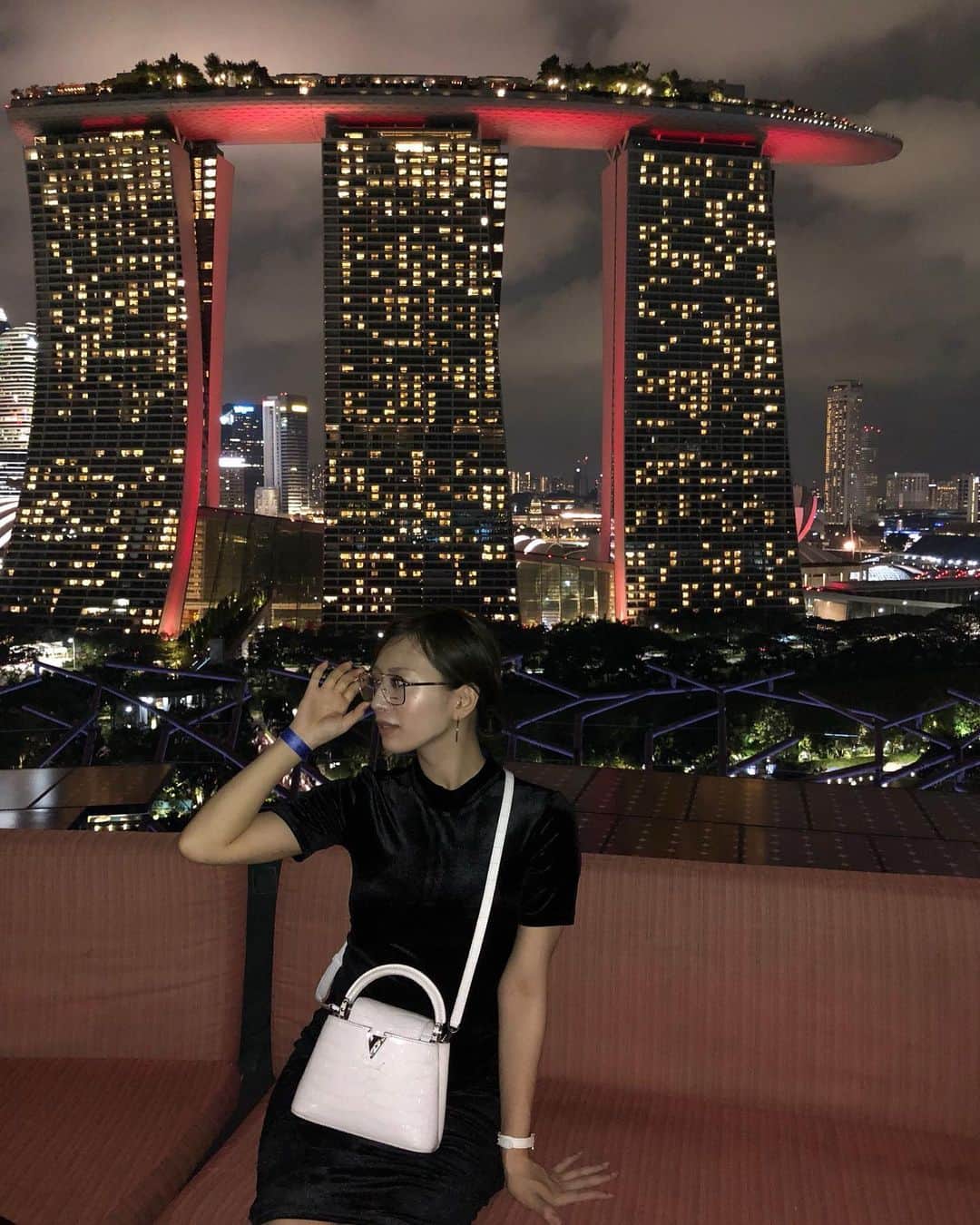 木下春奈さんのインスタグラム写真 - (木下春奈Instagram)「Marinabaysands🇸🇬 中学1年生の頃かな？nmbのお仕事で初めてシンガポールにきて、観光する時間なんてまったくなかったけど マーライオンだけはみんなでみに行って、そこからmbsもみたな〜。懐かしい思い出😂 #singapore#marinabaysands#シンガポール#🇸🇬」5月17日 20時43分 - haruna_kinoshita